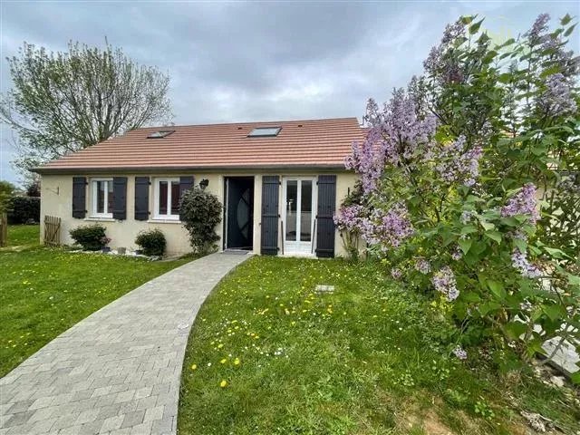 Beau pavillon secteur Trilport, gare sncf ligne P sur place