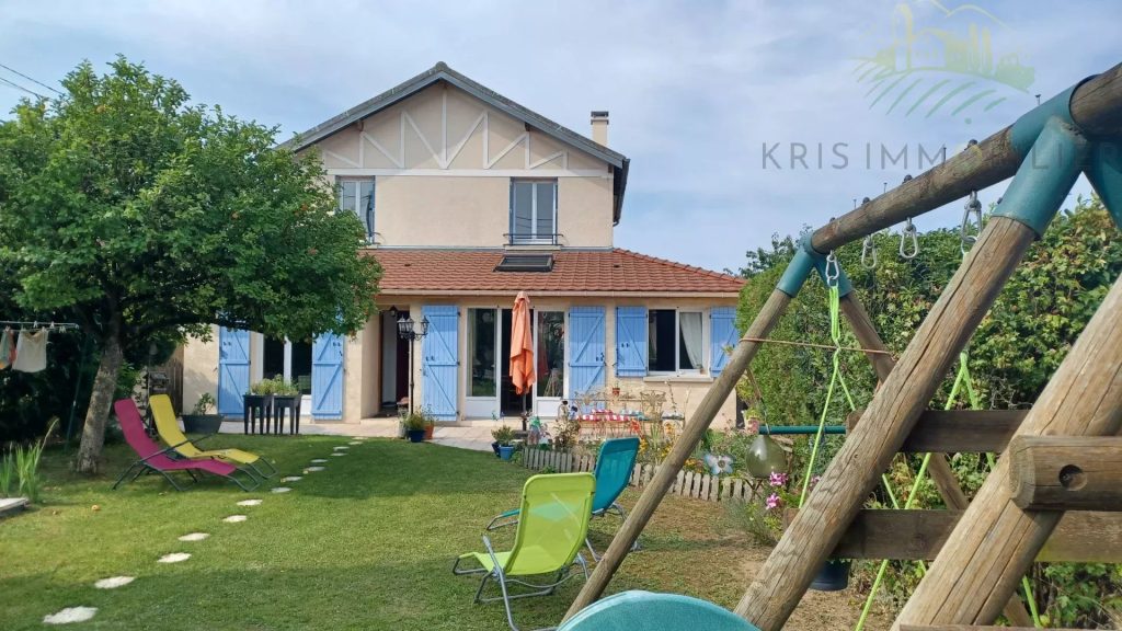 Maison de caractère avec gare sur  place