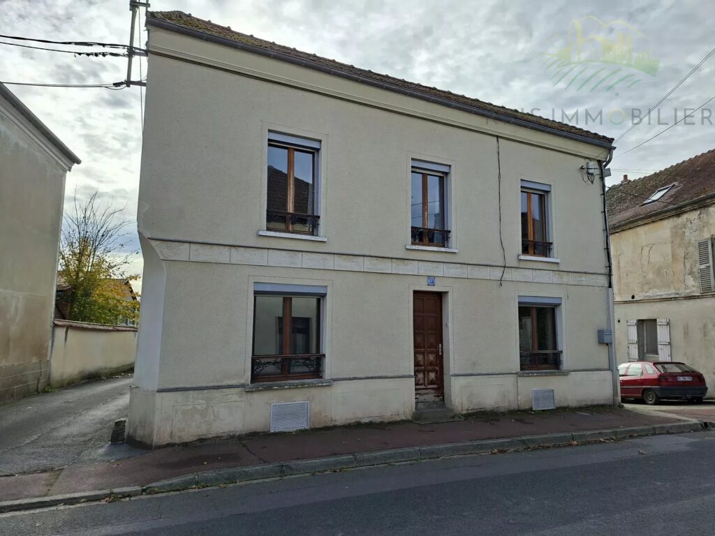 Maison villageoise à renover